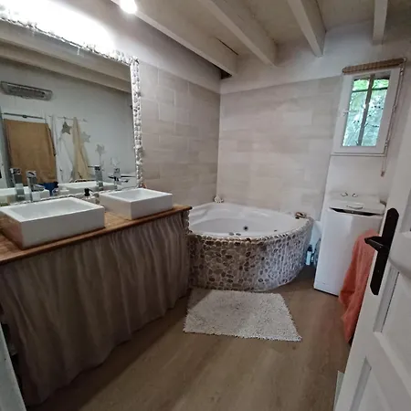 Maison Climatisee En Campagne, Piscine, Spa, Terrasses Couvertes Grand Jardin Ombrage 빌라 엑상프로방스